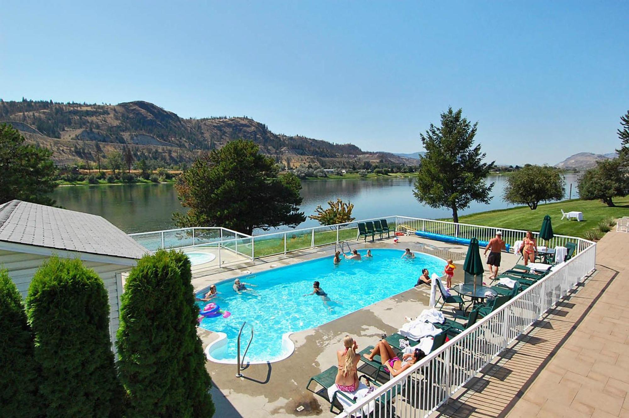 South Thompson Inn & Conference Centre Kamloops Bagian luar foto